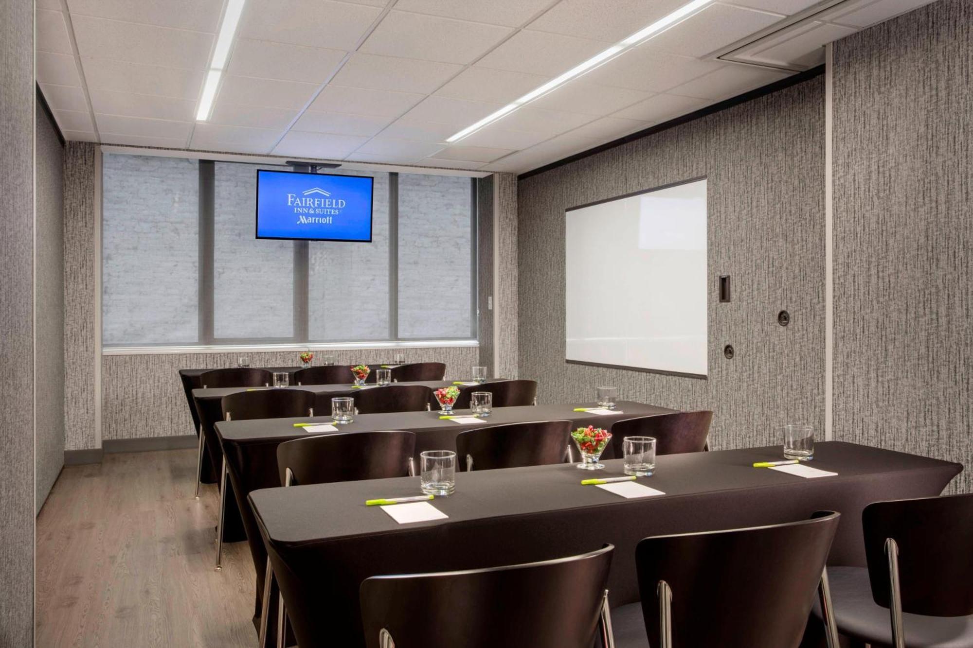 Fairfield Inn And Suites Chicago Downtown/ Magnificent Mile מראה חיצוני תמונה